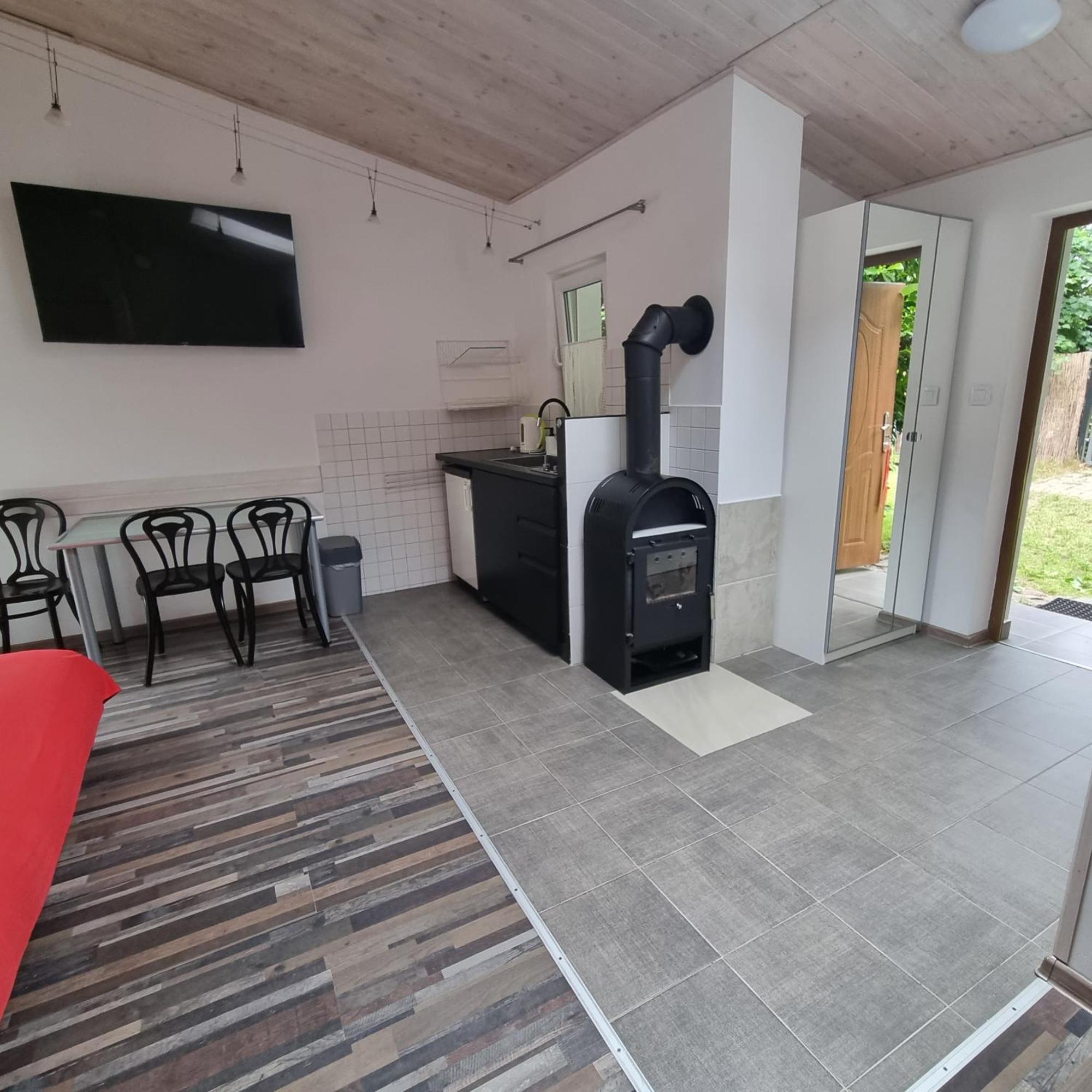 Pokoje I Apartamenty Przy Sosnowej Poddąbie Exterior foto